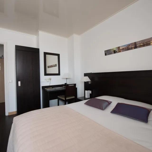 غرفة بسرير مزدوج بشرفة، Exclusive Hotel Comte De Nice 5/10
