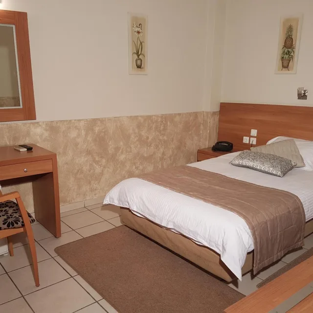غرفة مفردة، Ideal Hotel 1/3