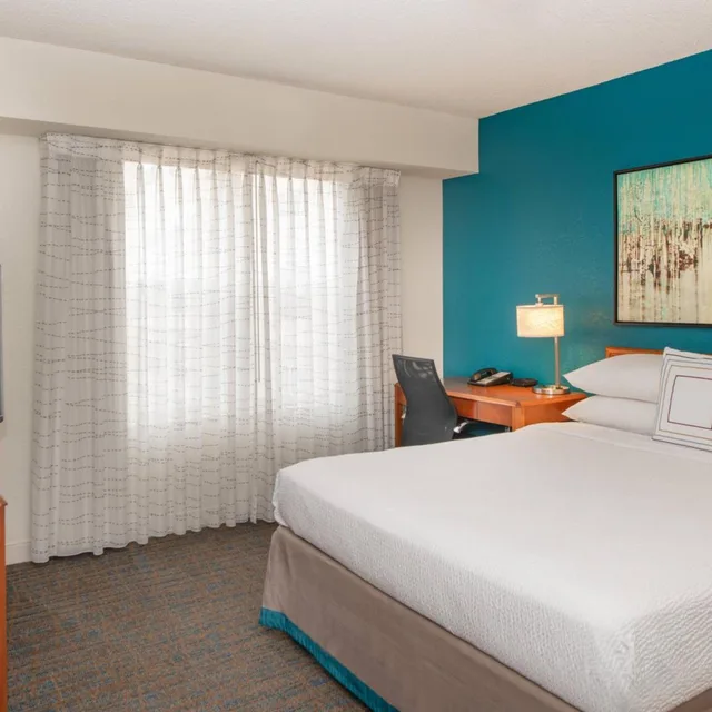 جناح بسرير كوين بغرفتي نوم مع أريكة، Residence Inn by Marriott Newark Silicon Valley 3/10