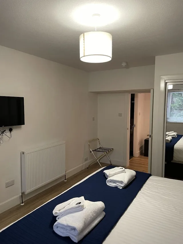 Courtyard, Suite, Queen Bed، The Claymore Guest House 2/3