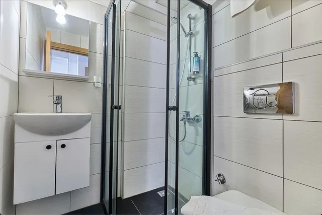 Standard, Multiple Beds, City View, Mia Hill Suites 6/6