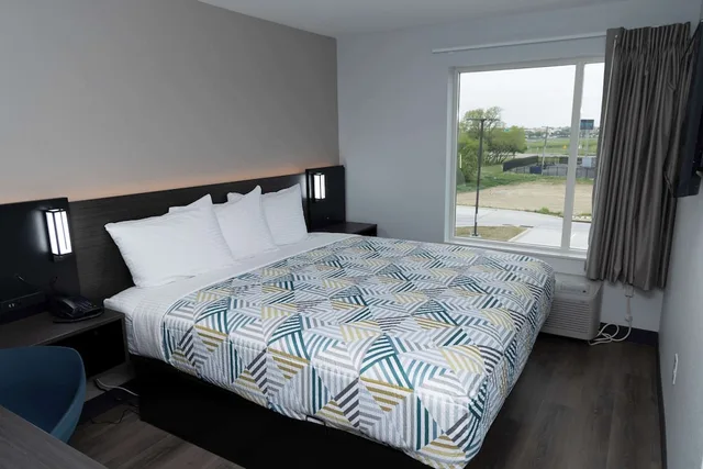 غرفة قياسية بسرير كينج بمطبخ صغير، Studio6 Fort Worth, TX - Lake Worth 2/5