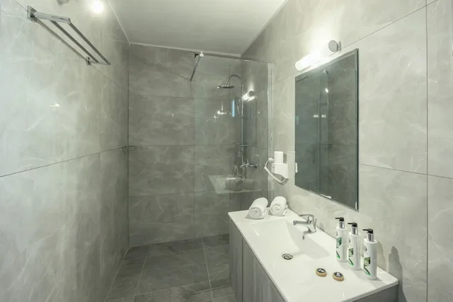 جناح جونيور بسرير كوين بمسبح خاص، Thermes Luxury Villas by Mr. and Mrs. White 6/6