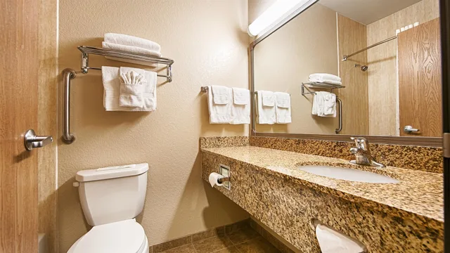 Suite, 3 Queen Beds, Best Western Rambler 4/4