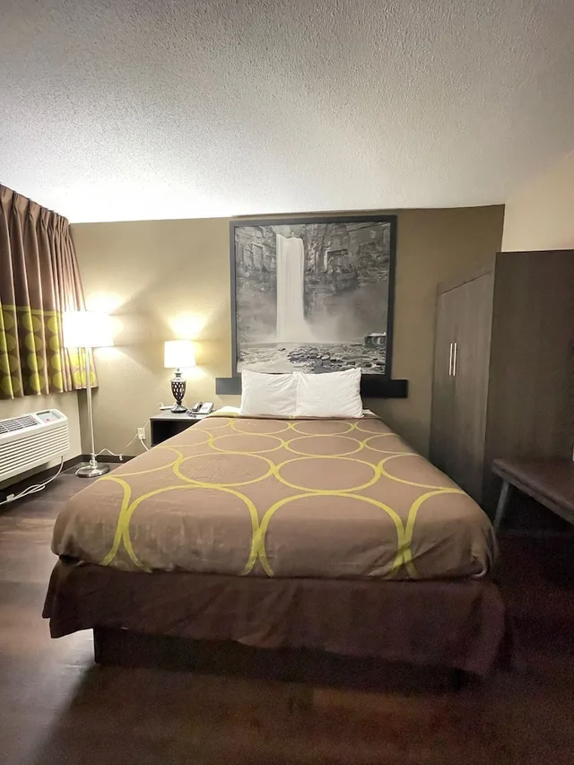 غرفة قياسية بسرير كوين، Super 8 By Wyndham Ithaca 1/8