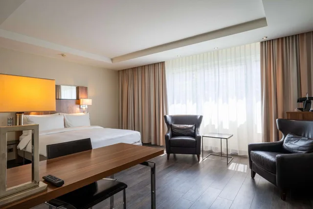غرفة بريميوم بسرير كينج، Radisson Blu Conference Hotel, Dusseldorf 8/10