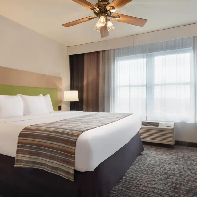 جناح بسرير كينج مع أريكة، Country Inn & Suites by Radisson, Galena, IL 1/2