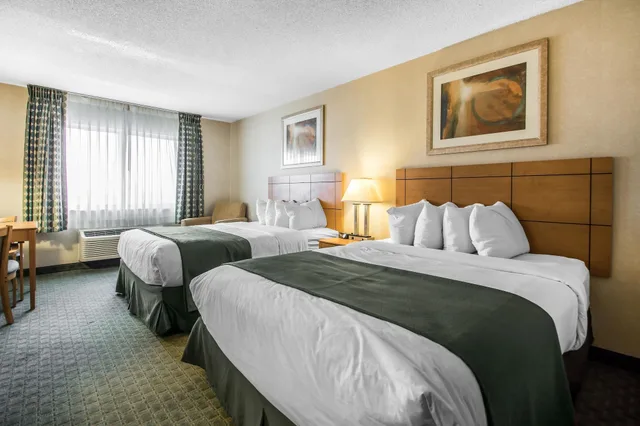 غرفة قياسية بسريرين كوين، Quality Inn Dubuque On Hwy 20 5/10