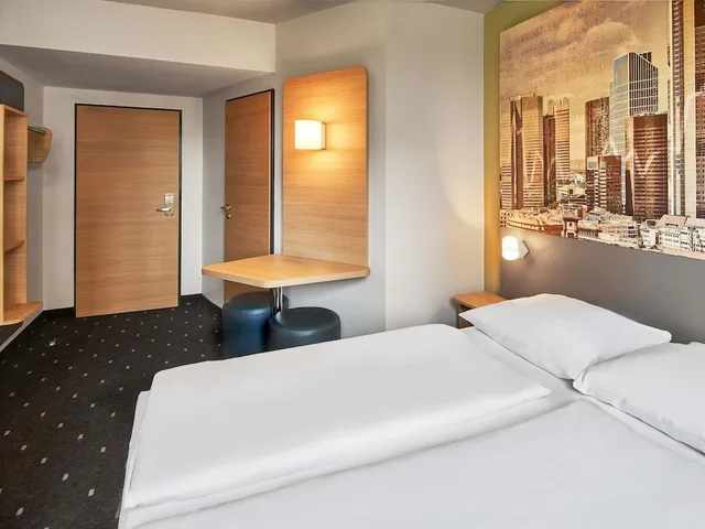 غرفة بسرير كوين، B&B Hotel Frankfurt-West 1/7