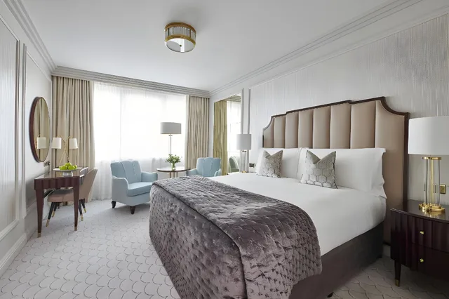 غرفة بسرير كينج وسرير مزدوج، THE WESTBURY HOTEL 1/1