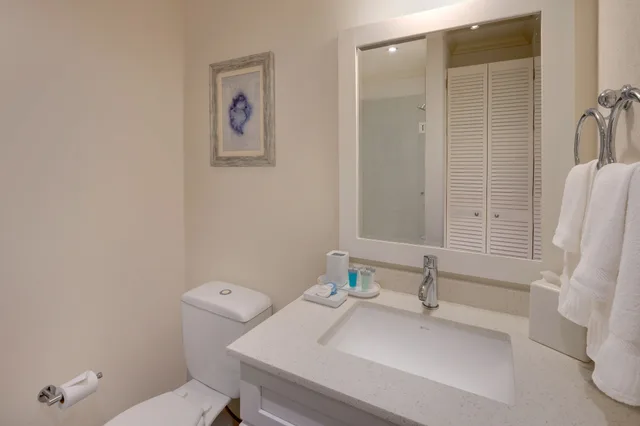 جناح كلاسيكي بسريرين منفصلين وسريرين كينج بـ3 غرف نوم، Beach View Hotel 5/5