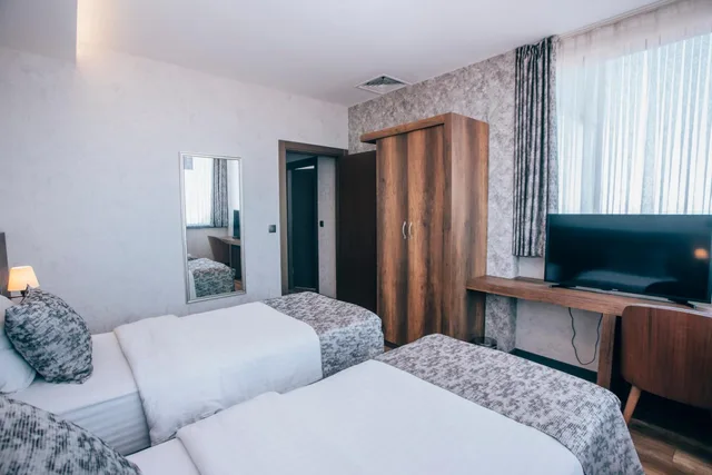 جناح كبير بإطلالة على البحر بشرفة بغرفتي نوم، Life Point Hotel 5/10