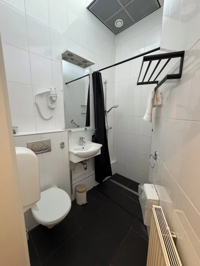 Basement, Twin Beds، Hotel de Duif 3/4