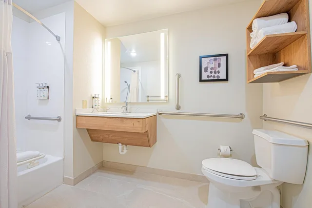جناح بسرير كوين بغرفة نوم واحدة بمطبخ لذوي الإعاقة، Staybridge Suites Lafayette Airport 2/3