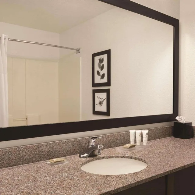 جناح بسرير كينج بحوض جاكوزي، Country Inn Suites By Radisson Willmar Mn 3/4
