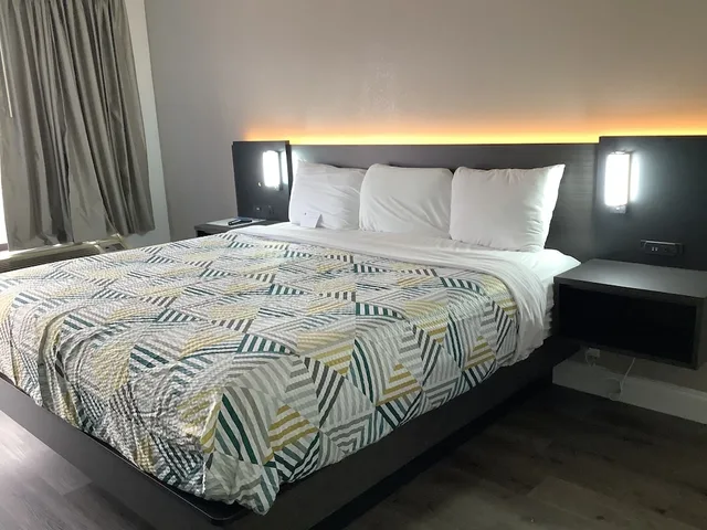 غرفة قياسية بسرير كينج للمدخنين، Motel6 Memphis, TN - East 8/10