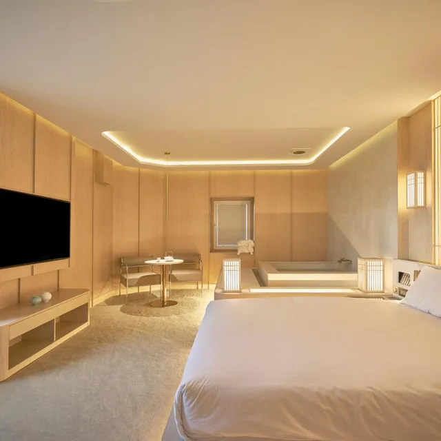 Spa, Standard, Double Bed، UH Continental CenterPoint 2/4