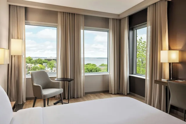 Guest Room, King Bed, Lake View, Ac Hotel Madison Downtown 5/7