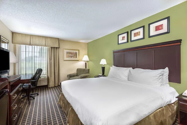 غرفة بسرير مزدوج، Clarion Pointe South Boston Danville East 1/4
