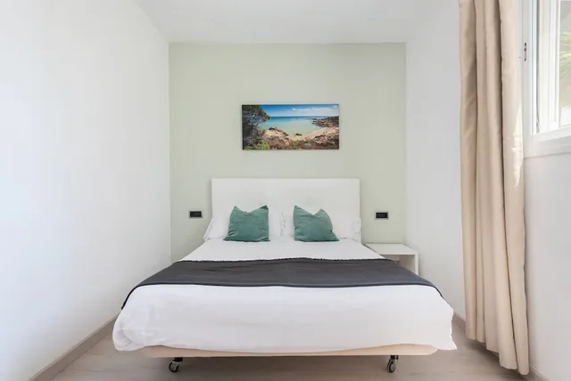 2 Bedrooms, Apartment, Queen and Twin Beds, Sofa, Olive Beach Apartments 1/3