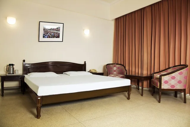 غرفة قياسية بسرير مزدوج أو سريرين منفصلين، Alpana Hotel 1/4