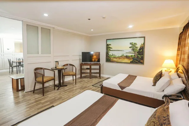 Suite, Holiday Plaza Hotel 1/10