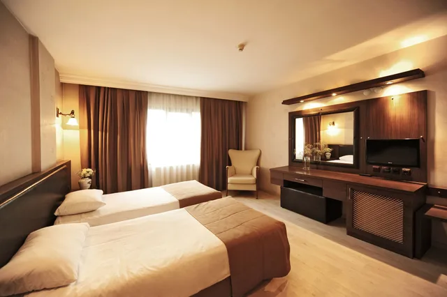 غرفة قياسية ثلاثية بثلاثة أسرّة، Üstün Otel Alsancak 6/10