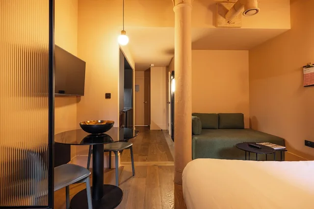 Inner, Studio, Queen Bed، Whitworth Locke 3/9