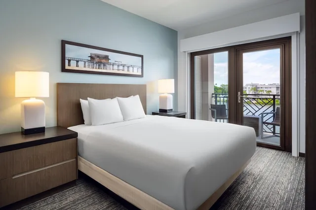 جناح استوديو بسرير كينج بإطلالة مع أريكة، HYATT HOUSE NAPLES/5TH AVENUE 3/8