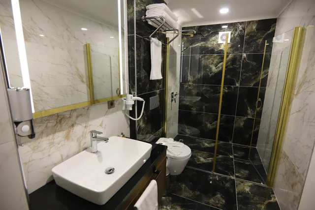 غرفة بسرير كوين بجاكوزي، Bayrak Grand Hotel 2/5