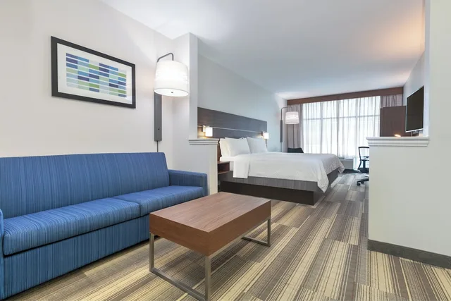 جناح بسرير كينج لذوي الإعاقة، Holiday Inn Express Suites Clute Lake Jackson 3/4