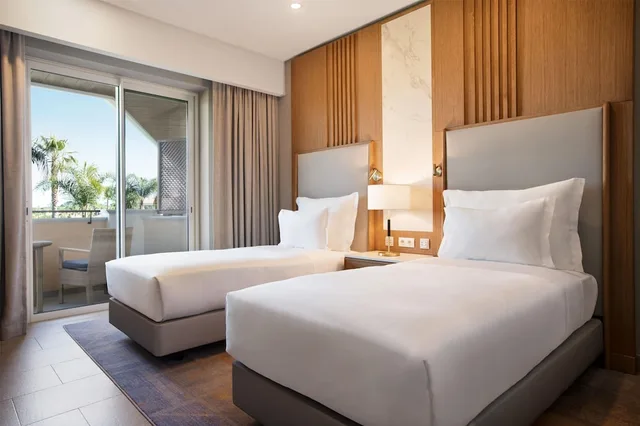 1 Bedroom, Sunrise, Suite, King Bed, Sofa، Wyndham Grand Algarve 2/7