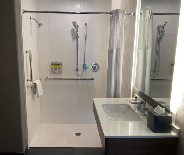 جناح بسرير كينج وسريرين كوين بغرفتي نوم مع أريكة، Staybridge Suites Phoenix-Glendale 10/10