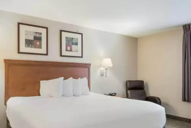 غرفة بسرير كوين لذوي الإعاقة، Candlewood Suites Fort Smith 1/1