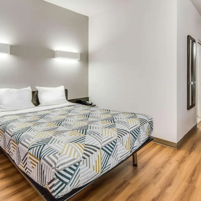 1 Queen Bed - Mobility Accessible Tub Nsmk، Motel6 Cleburne, TX 1/8