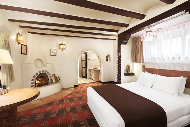 Superior, Queen Bed, Sagebrush Inn Suites 1/8