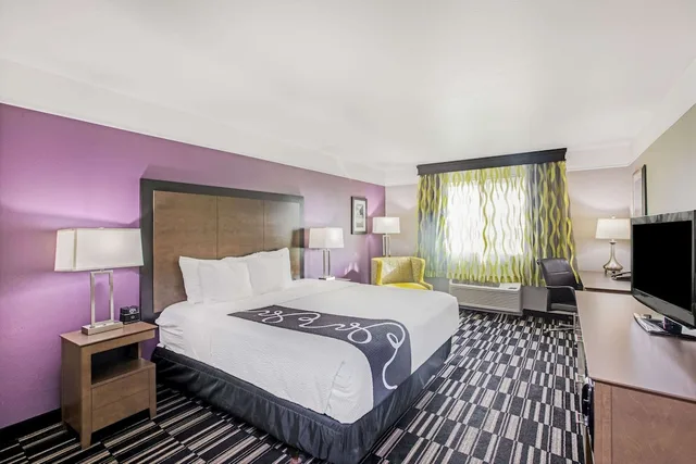 Room, King Bed, La Quinta Inn & Suites by Wyndham Modesto Salida 1/3