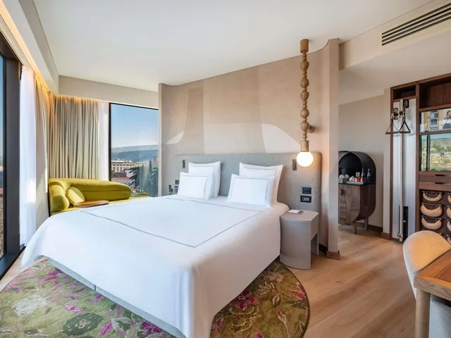 غرفة بسرير مزدوج، Swissotel Tbilisi 3/10