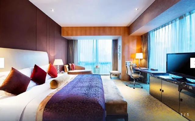 غرفة قياسية بسرير كينج مع دخول الصالة، Crowne Plaza Chaoyang U Town 1/5