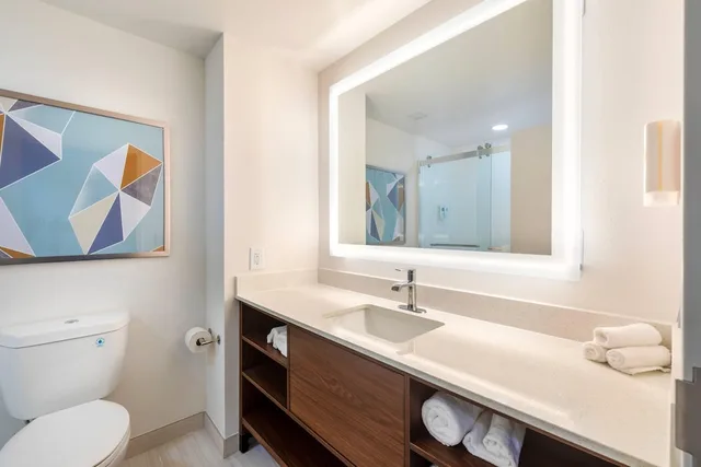 غرفة بسريرين كوين مع أريكة، Comfort Suites Titusville near Kennedy Space Center 7/9
