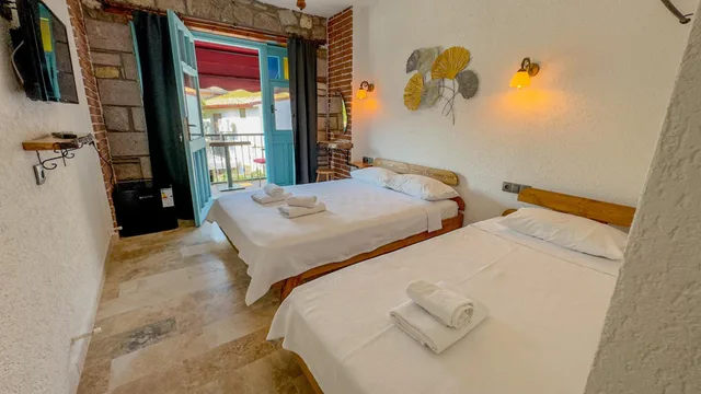 غرفة ثلاثية، Tetka Konuk Evi 10/10