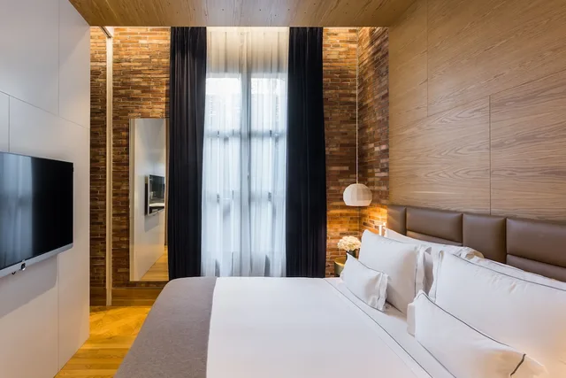 جناح جونيور بسرير كينج بشرفة، Monument Hotel 4/6