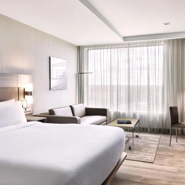 غرفة بسرير كينج بحوض استحمام لذوي الإعاقة، Ac Hotel By Marriott Bridgewater 1/3