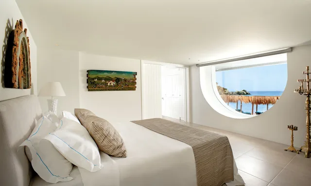 4 Bedrooms, Villa, 6 Queen Beds, Beach Front, 4 Sofa، Out of the Blue Resort 2/6