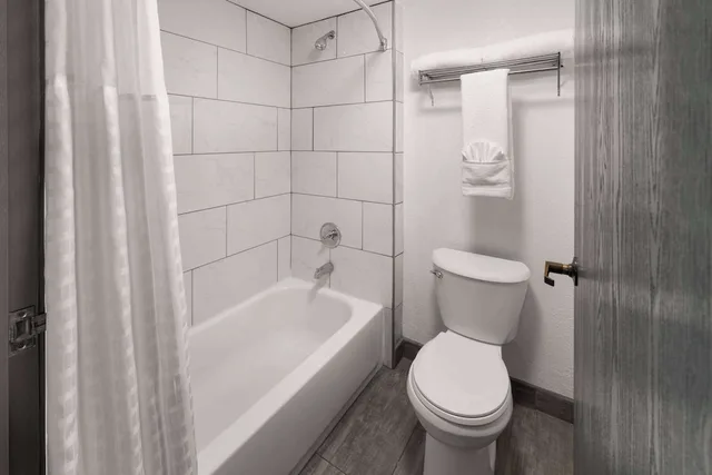 جناح بسريرين كوين بغرفة نوم واحدة، SYLO Hotel Denver Airport, a Ramada by Wyndham 5/5
