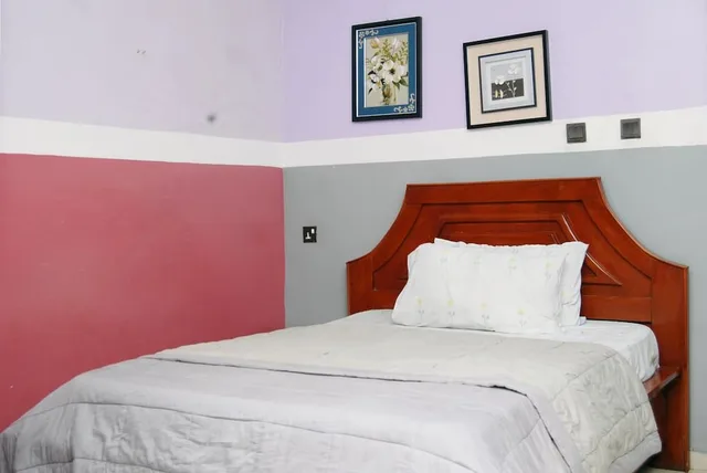 Standard, Queen Bed, Royal Park Hotel & Suites 1/5