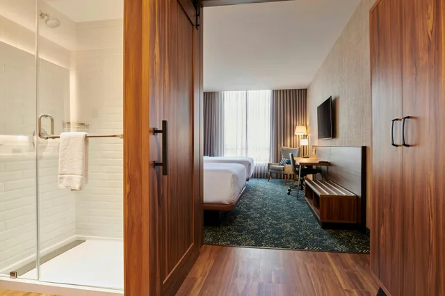 Room, 2 Queen Beds, Four Points by Sheraton Ciudad Juarez 2/2