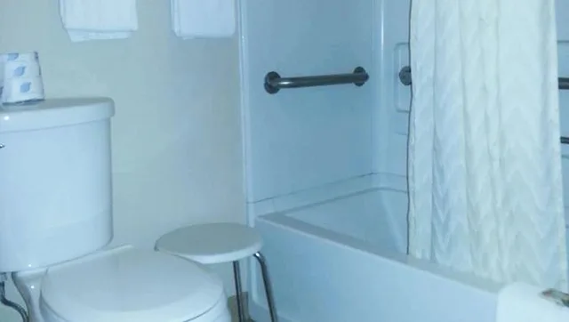 غرفة بسرير كينج للمدخنين، Stratford Motor Inn East Ellijay 2/3