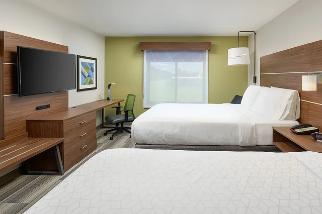 غرفة قياسية بسريرين كوين لذوي الإعاقة، Holiday Inn Express Hotel & Suites Tullahoma 3/4