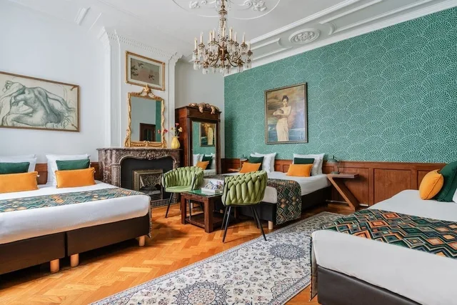 غرفة عائلية بسرير كوين وسريرين فرديين، Hotel Des Arts 3/10